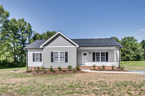 1400 Grantville Ln, Asheboro, NC 27205