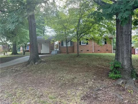 2105 Drexel Ct, Greensboro, NC 27405
