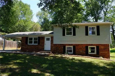102 Partridge Ln, King, NC 27021