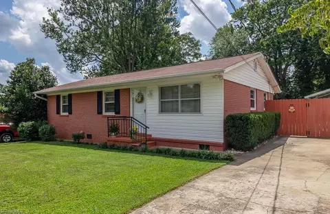 1302 Echo St, Greensboro, NC 27407