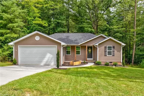 228 Ridge Rd, Walnut Cove, NC 27052