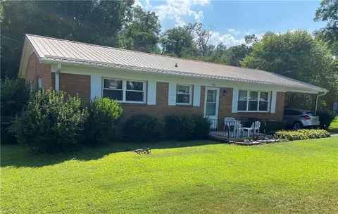 1901 Spinks St, Asheboro, NC 27203