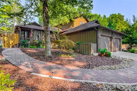 1716 Chestnut Glen Way, High Point, NC 27262