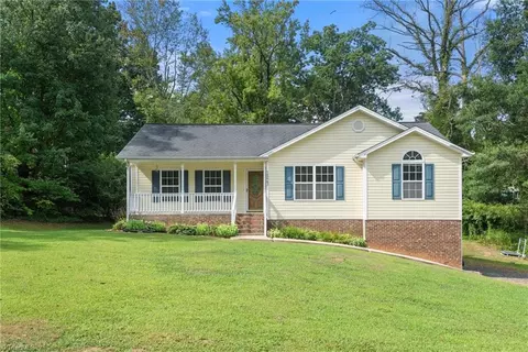 1323 Woodland Dr, Reidsville, NC 27320