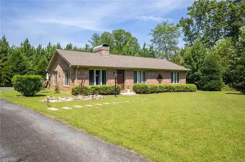 4222 Zoo Pkwy, Asheboro, NC 27205