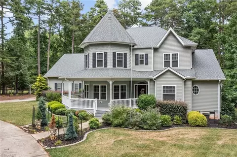 300 Spinnaker Ct, Lexington, NC 27292