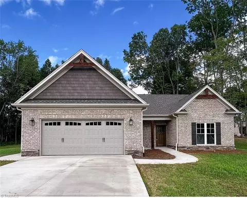 132 Provence Ct, King, NC 27021