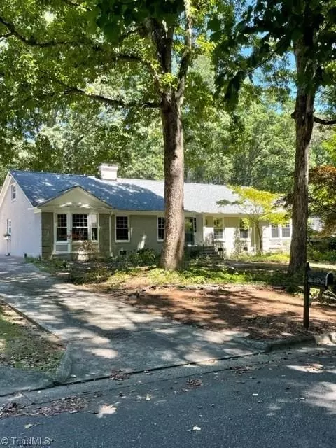 104 Erskine Dr E, Greensboro, NC 27410