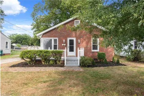 809 Barnes St, Reidsville, NC 27320