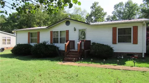 3212 Dusty Rock Dr, Thomasville, NC 27360