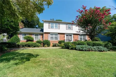 905 Fairgreen Rd, Greensboro, NC 27410