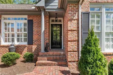 919 Flicker Ln, High Point, NC 27262 photo 2