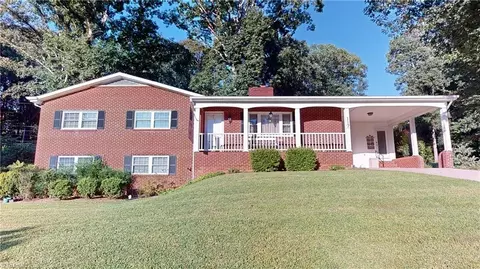 117 Brook Ave, Mount Airy, NC 27030