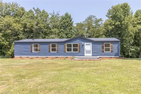 1035 Sunny Ridge Rd, Walnut Cove, NC 27052