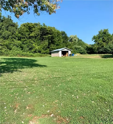 627 South St, Mount Airy, NC 27030