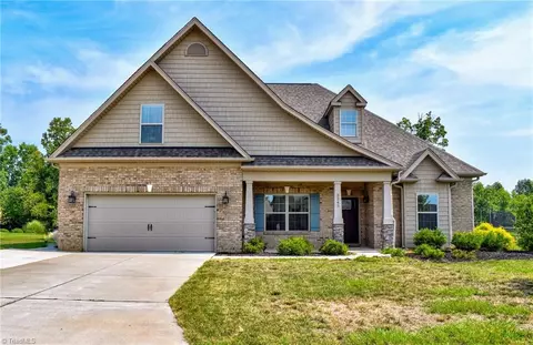 3245 Waterford Glen Ln, Clemmons, NC 27012