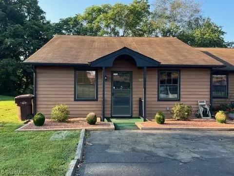 309 Westridge Dr, Yadkinville, NC 27055