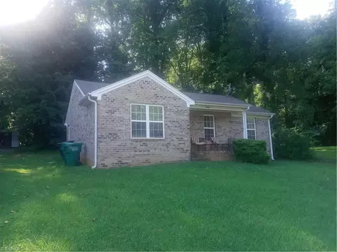 814 Dogwood Cir, High Point, NC 27260