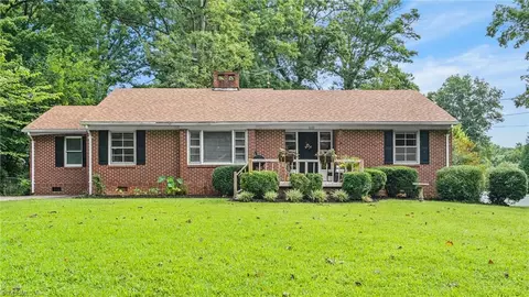 1110 Larkwood Dr, Reidsville, NC 27320