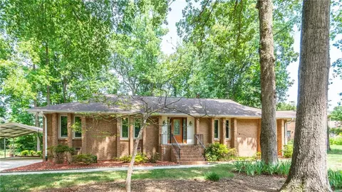 2 Anson Cir, Greensboro, NC 27407