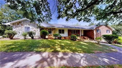 6108 Riverdale Dr, High Point, NC 27263