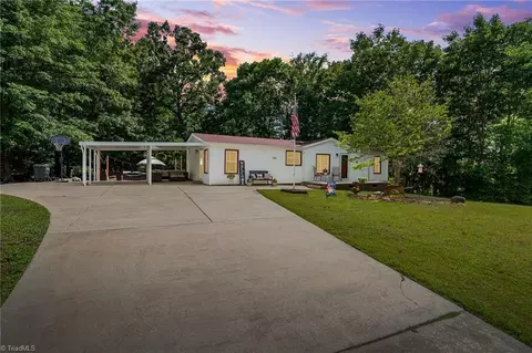 4947 Cashatt Rd, Trinity, NC 27370
