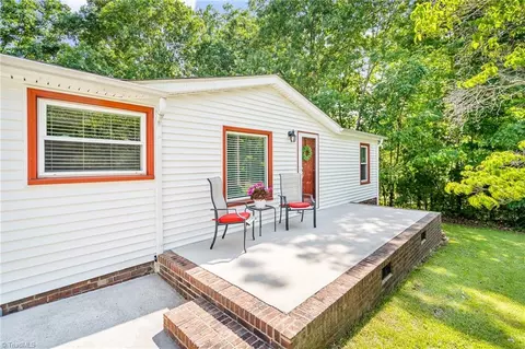 4947 Cashatt Rd, Trinity, NC 27370 photo 4