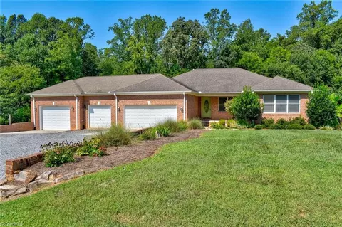 9080 Deer Hill Rd, Belews Creek, NC 27009