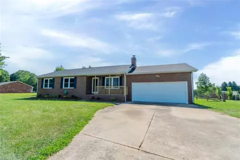 8653 Haw River Rd, Oak Ridge, NC 27310