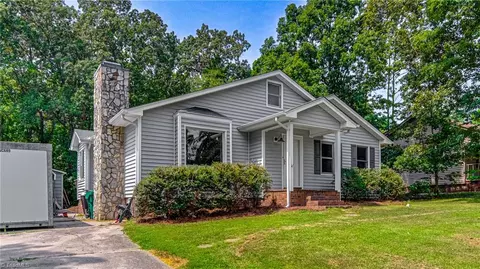 3615 Lakeshore Dr, High Point, NC 27265