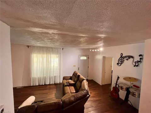 825 Fairview St, High Point, NC 27260 photo 4