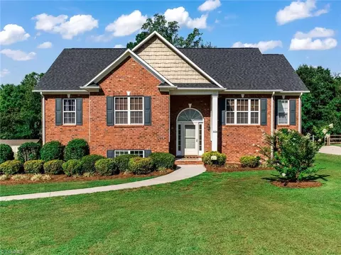 5324 Graycliff Ln, Clemmons, NC 27012