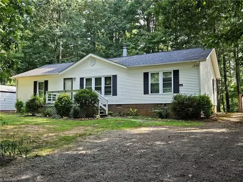 375 Holland Woods Dr, Wilkesboro, NC 28697