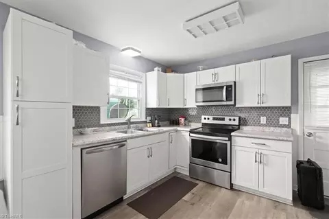 111 Dalsher Ave, Pilot Mountain, NC 27041 photo 9