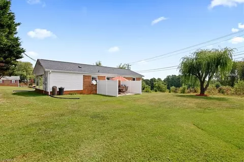 111 Dalsher Ave, Pilot Mountain, NC 27041 photo 4