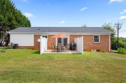 111 Dalsher Ave, Pilot Mountain, NC 27041 photo 5