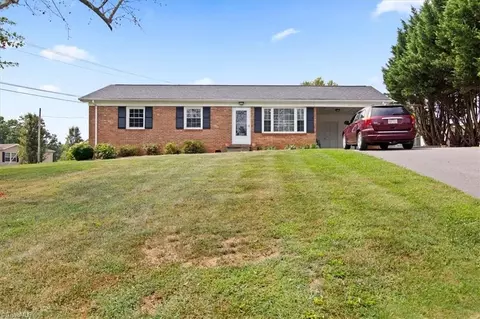 111 Dalsher Ave, Pilot Mountain, NC 27041 photo 2