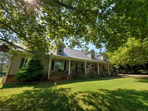 2670 Twin Oaks Rd, Elkin, NC 28621