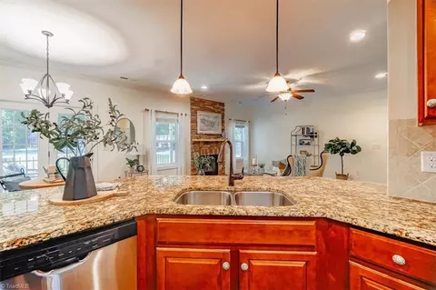 2427 Hammock Dr, High Point, NC 27265 photo 16