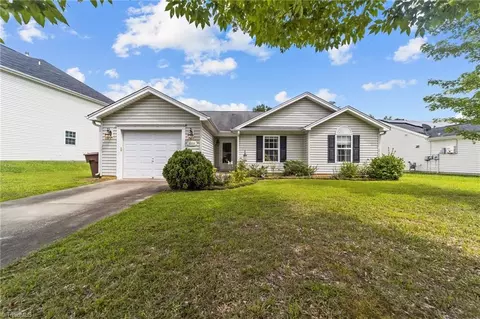 2006 Briar Run Dr, Greensboro, NC 27405