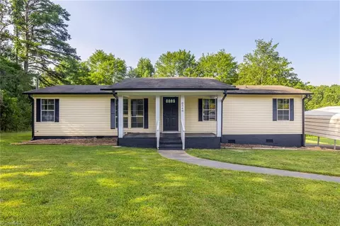 8548 Reynolda Rd, Pfafftown, NC 27040