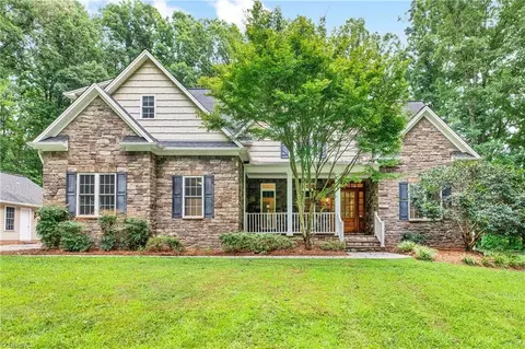 369 Bridle Ln, Advance, NC 27006