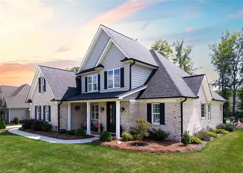 118 Lantern Dr, Advance, NC 27006