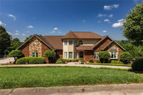 809 Stonebridge Dr, Wilkesboro, NC 28697