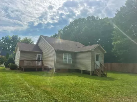 309 Frank Cherry St, Eden, NC 27288 photo 3