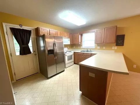 309 Frank Cherry St, Eden, NC 27288 photo 17