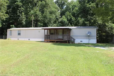 1346 Foxburrow Rd, Asheboro, NC 27203
