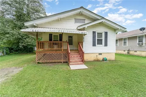 2713 Pinecroft Rd, Greensboro, NC 27407