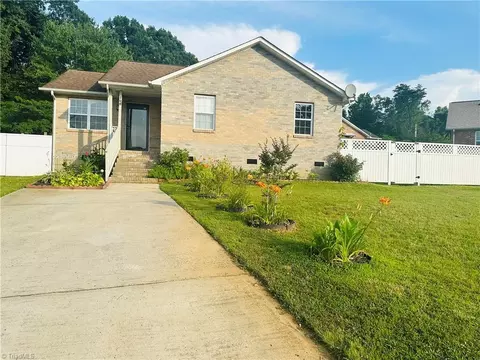 208 Thomas St, Archdale, NC 27263