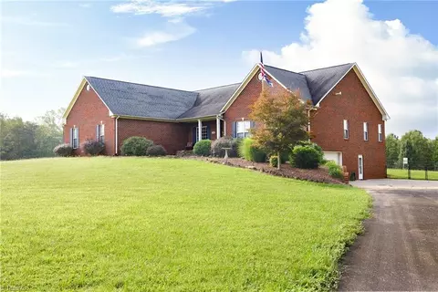 7705 Crim Rd, Belews Creek, NC 27009